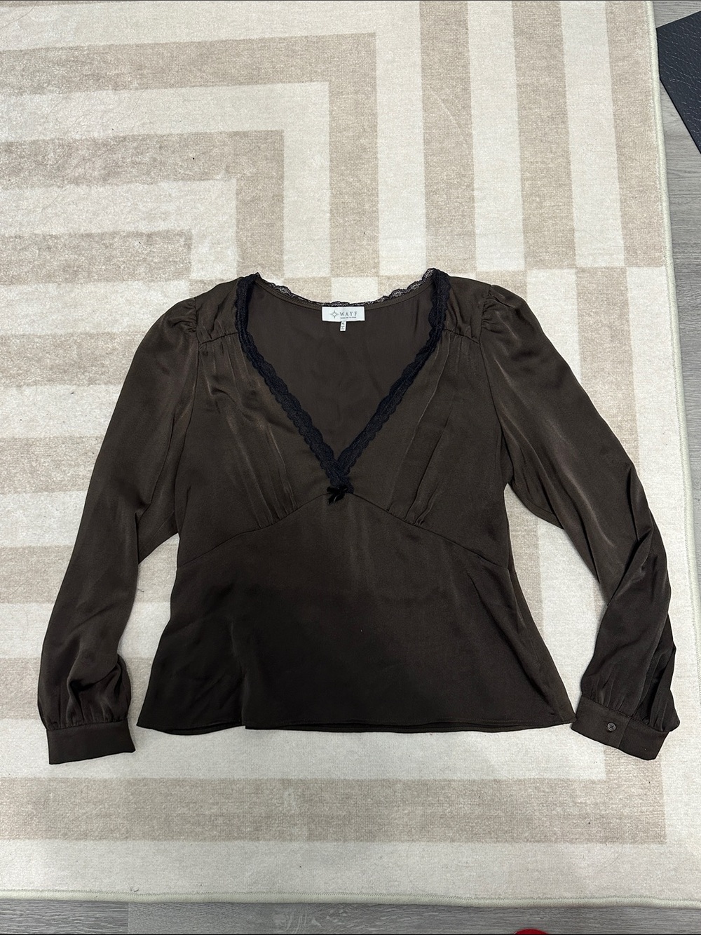 WAYF Women's Brown Long-Sleeve V-Neck Top with Lace Trim